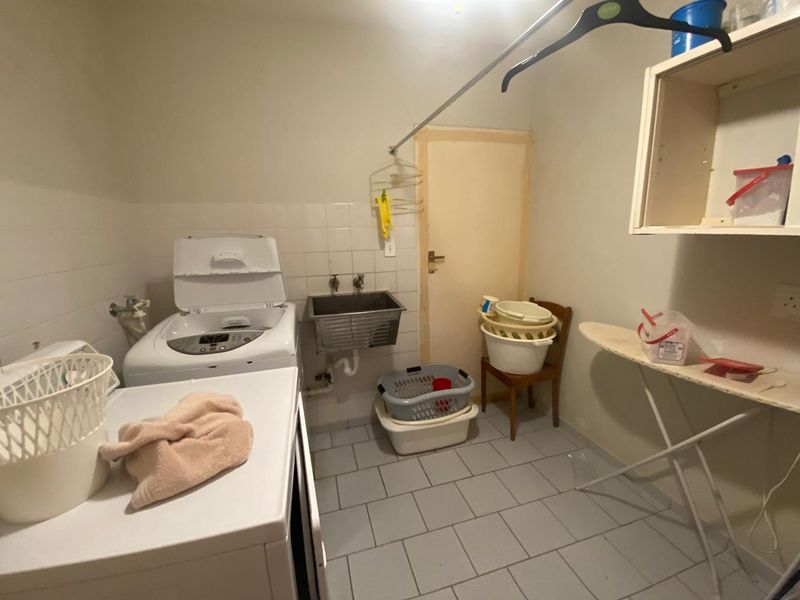 FOR SALE- MASSIVE 10 BEDROOM HOUSE IN HAGE HEIGHTS, SWAKOPMUND, NAMIBIA - Photo 5