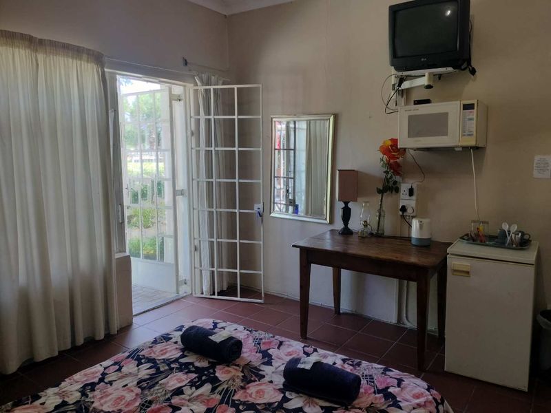 Own your own business with two full title properties and a well established Guesthouse - Photo 9