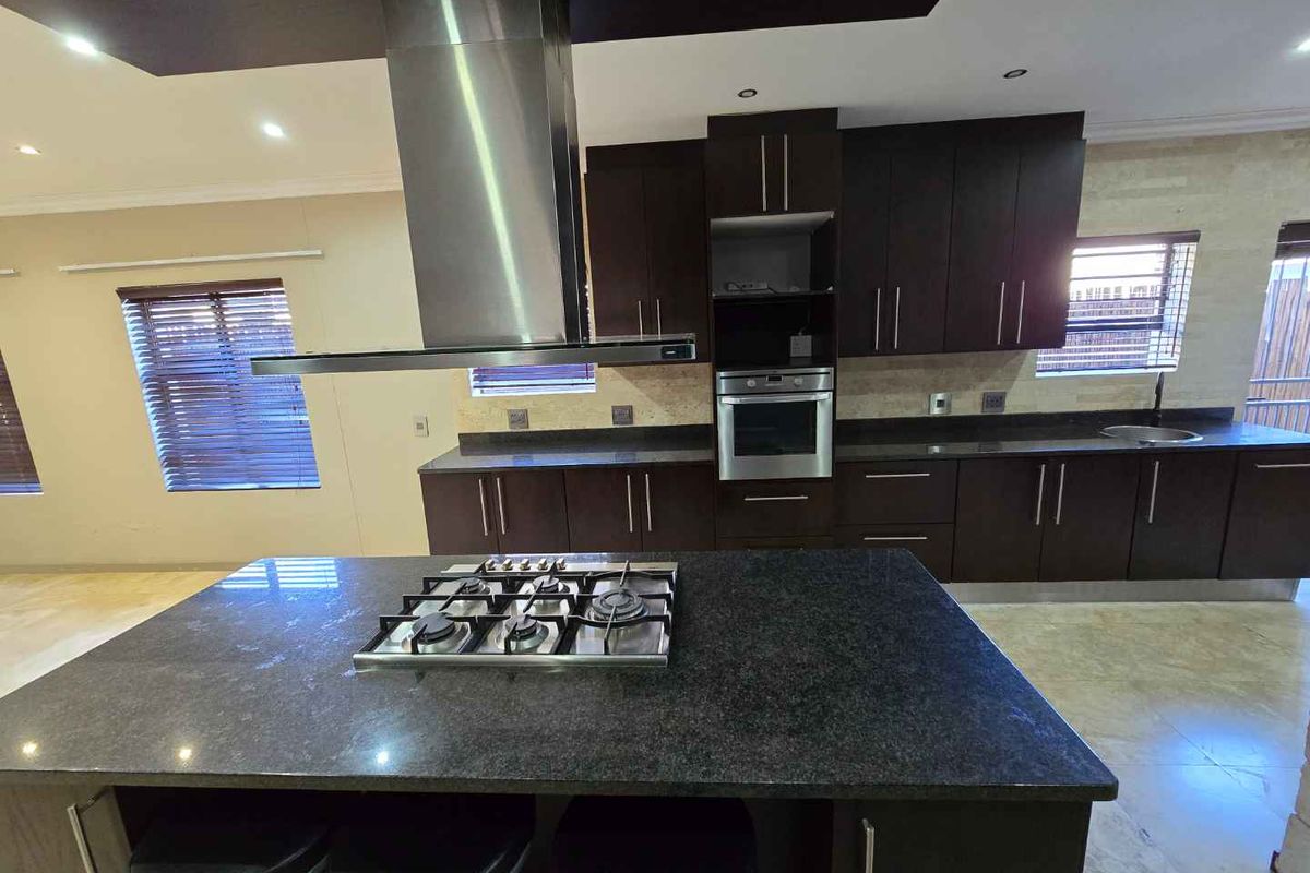 Eco-Friendly Luxury | Seamless Off-Grid Living with Solar, Inverter, & Backup Battery - Photo 4