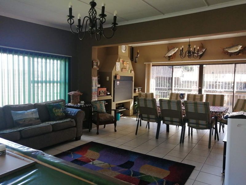 Spacious, well maintained home - Photo 5