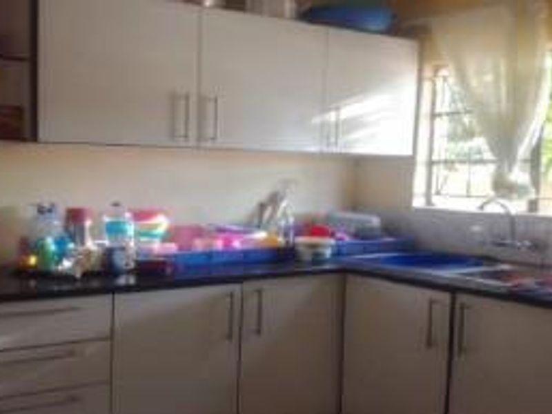 3 Bedroom House For Sale - Photo 4