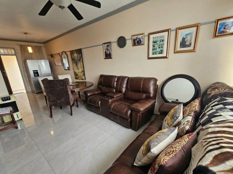 Beautifully renovated 1.5-bedroom apartment in the highly sought-after and well-managed Oceanview complex on the Bluff - Photo 3