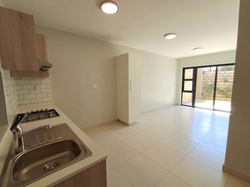 Ground Floor - Studio apartment to rent in Hartland Retirement Village - Photo 3