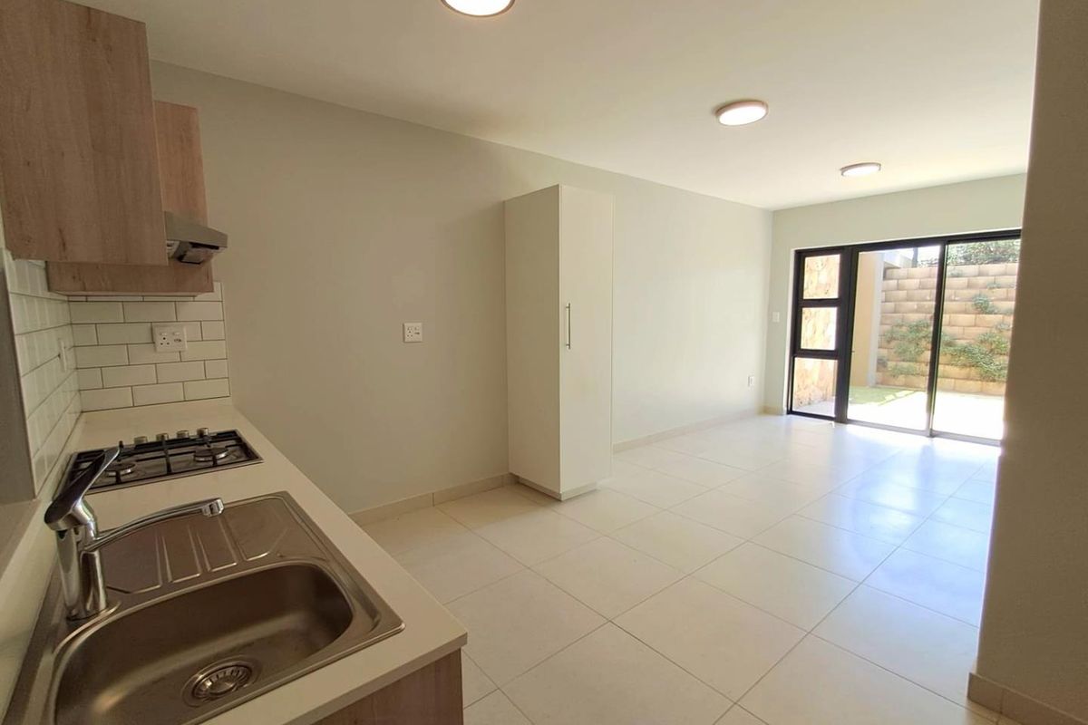 Ground Floor - Studio apartment to rent in Hartland Retirement Village - Photo 3