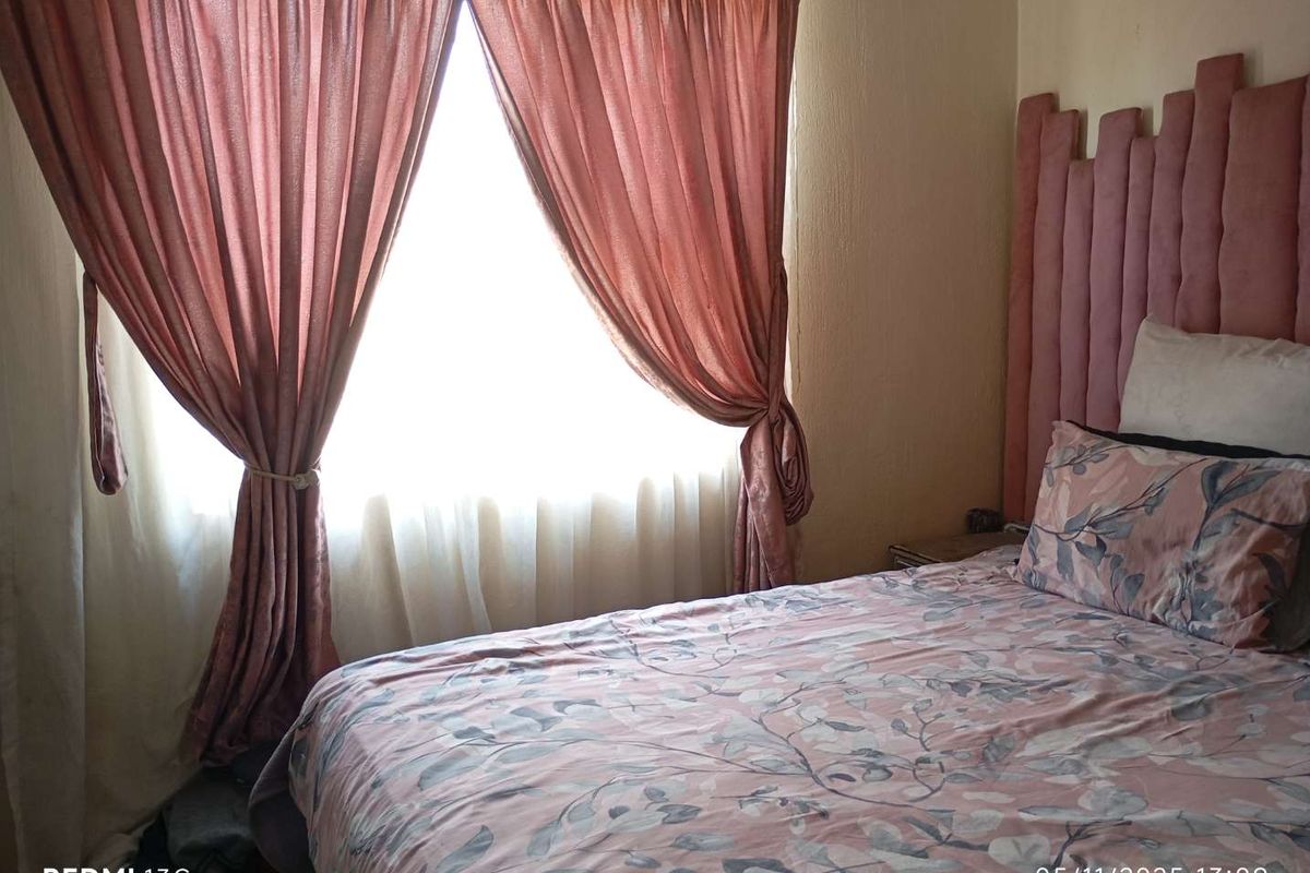 Upstairs Two Bedroom Unit in CBD - Photo 4