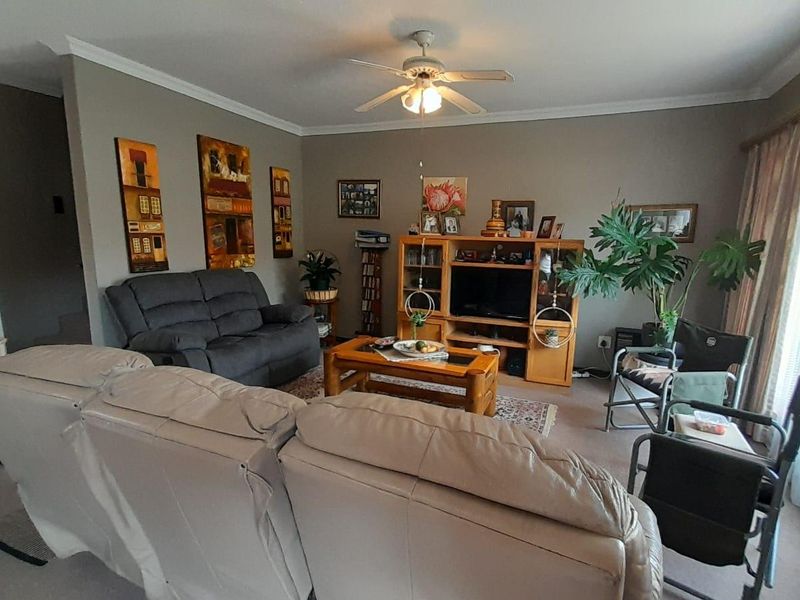 Lovely Double Story Townhouse - Photo 2