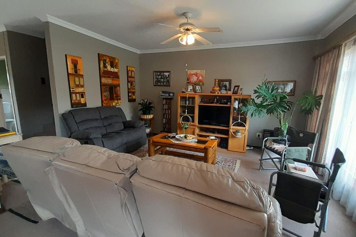 Lovely Double Story Townhouse - Photo 2