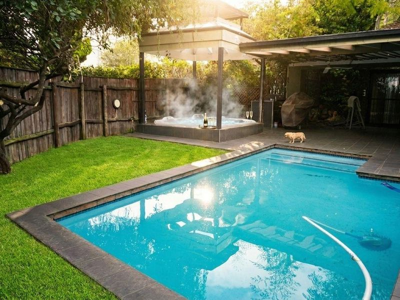 Charming Three Bedroom Family Home - Photo 1