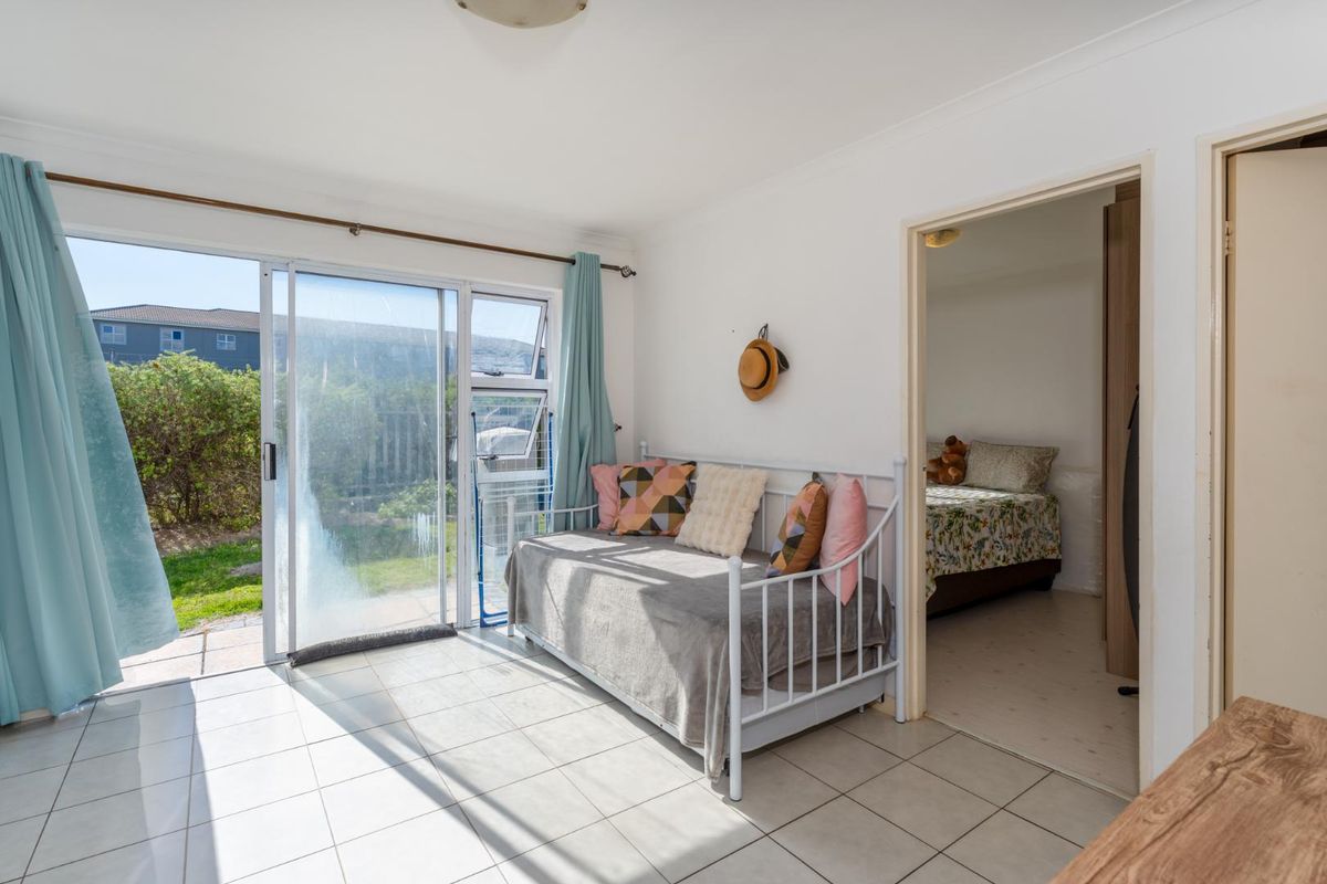 Charming Ground Floor Apartment in Costa Da Gama - Photo 4