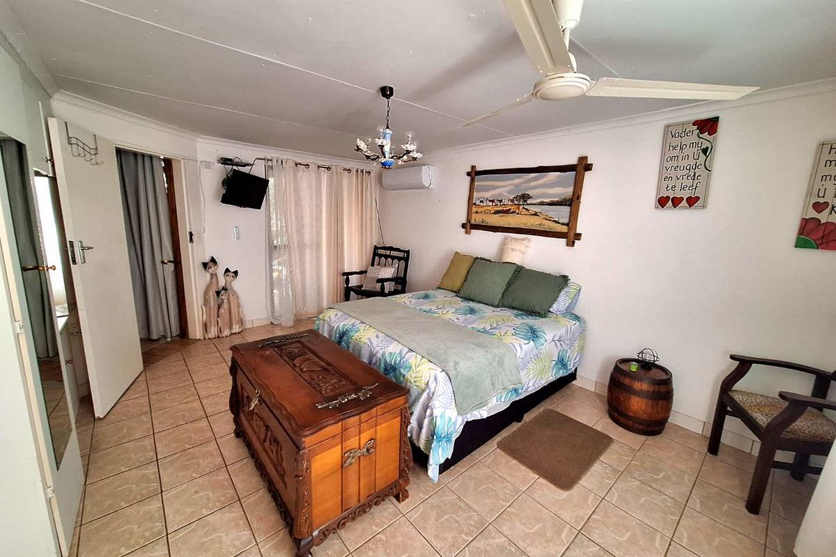 Dual-level Design with Stylish Features - Photo 4