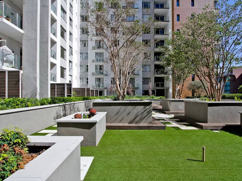 STUPENDOUS 2 BED ULTRA MODERN APARTMENT IN ROSEBANK - Photo 3