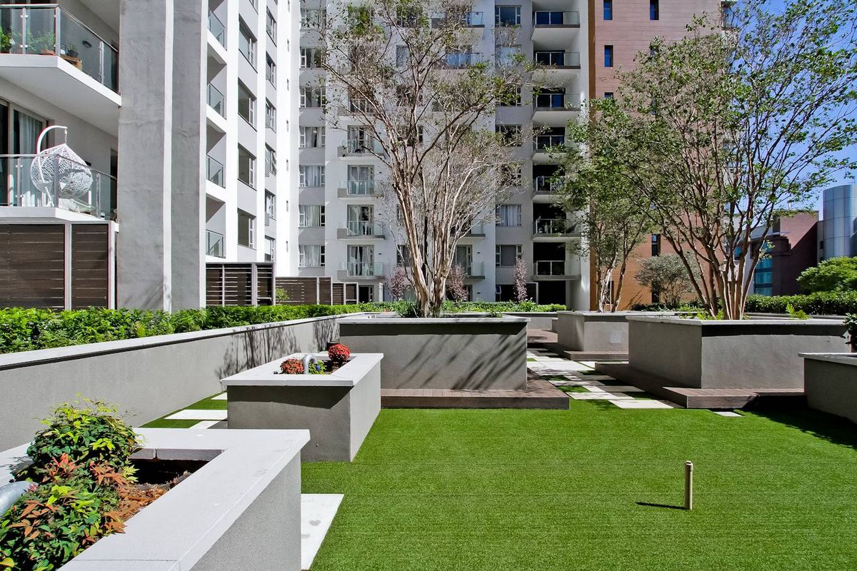 STUPENDOUS 2 BED ULTRA MODERN APARTMENT IN ROSEBANK - Photo 3