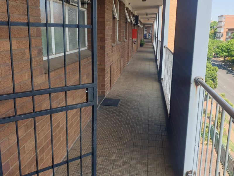 Convenience & Splendour - Photo 2