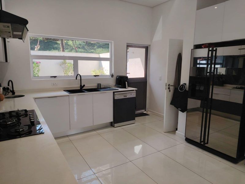 Stunning Simplex in gated estate. - Photo 10