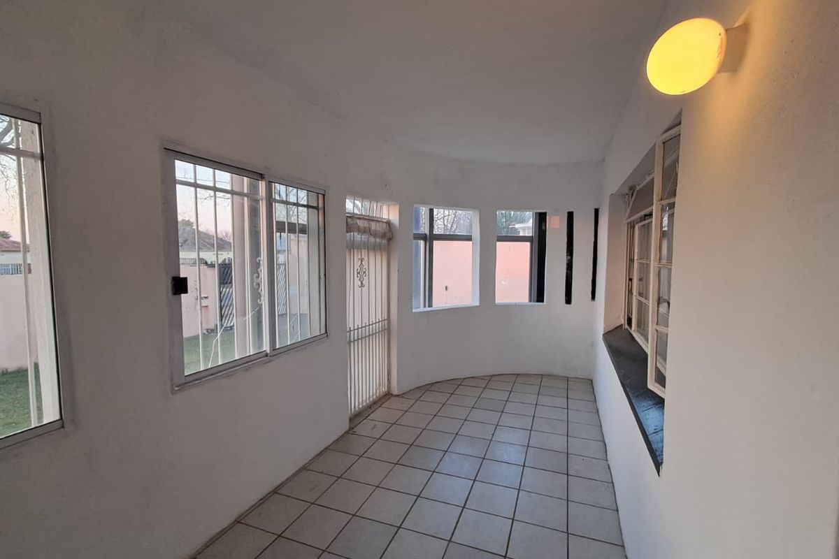 Entertain in Style: Lounge, Dining, TV Room + Pool! - Photo 2