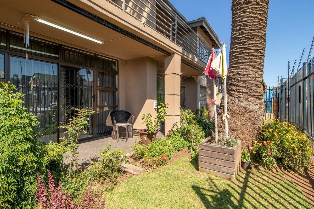 Beautiful Double-Storey 5 Bedroom Home - Photo 2