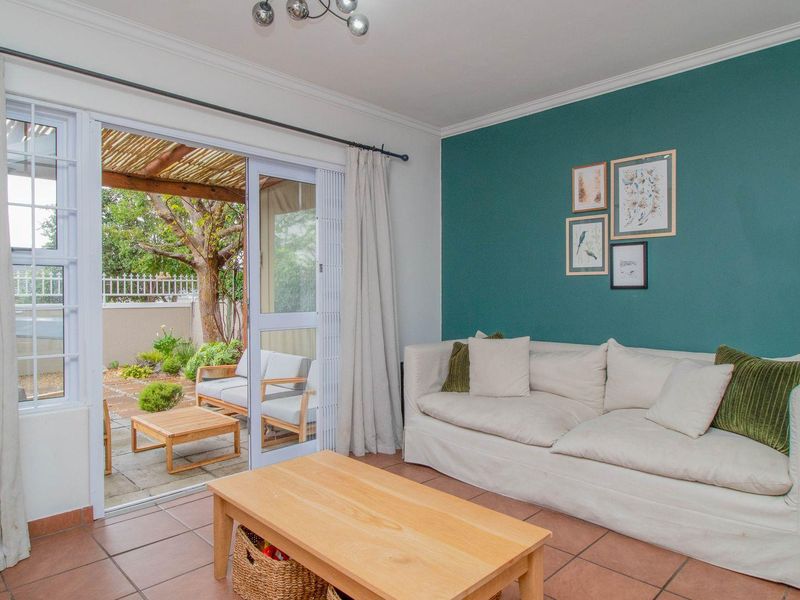 SPECTACULAR TOWNHOUSE IN SOUGHT AFTER LAKESIDE - Photo 6