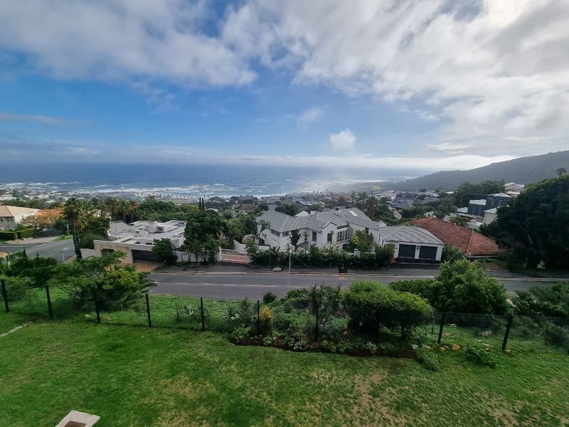 Newly Renovated Unfurnished 3-Bedroom Apartment To Rent in Camps Bay - Photo 8