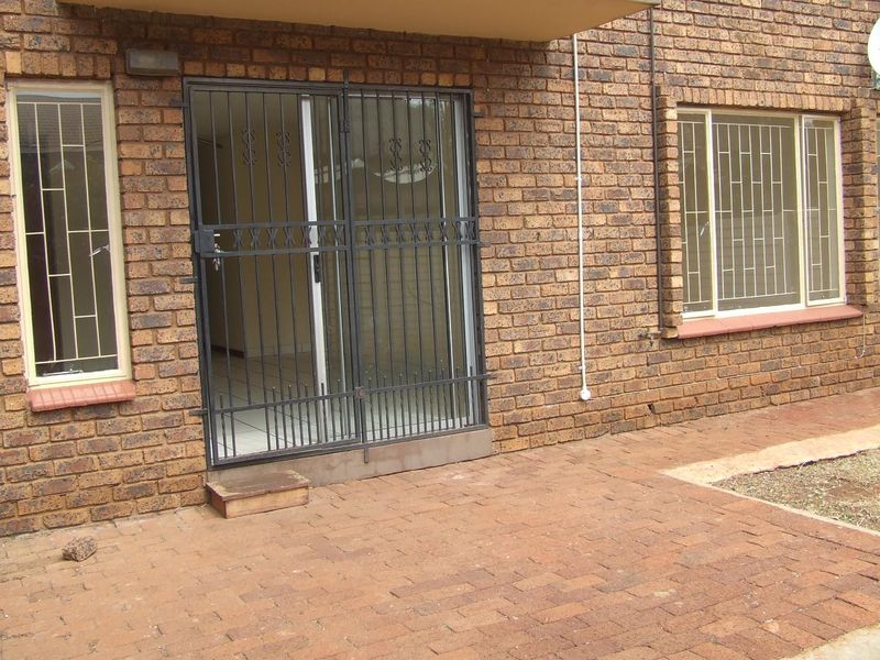 2 BEDROOM FLAT TO RENT IN DOORNPOORT - Photo 2