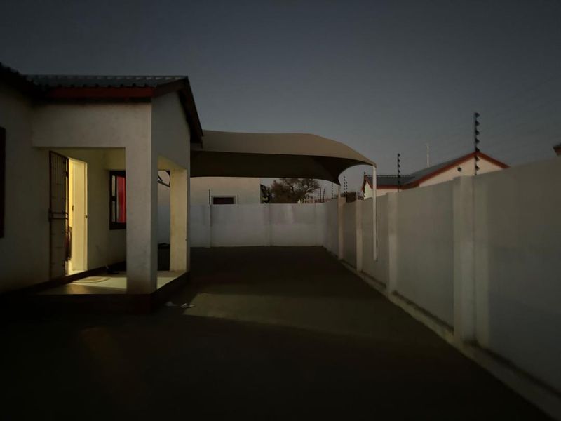 FIVE RAND PROPERTY FOR SALE. - Photo 10