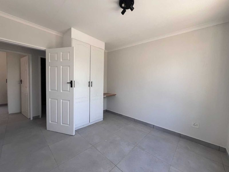 Fully Renovated Cluster Unit on Trinity School Doorstep - Photo 4