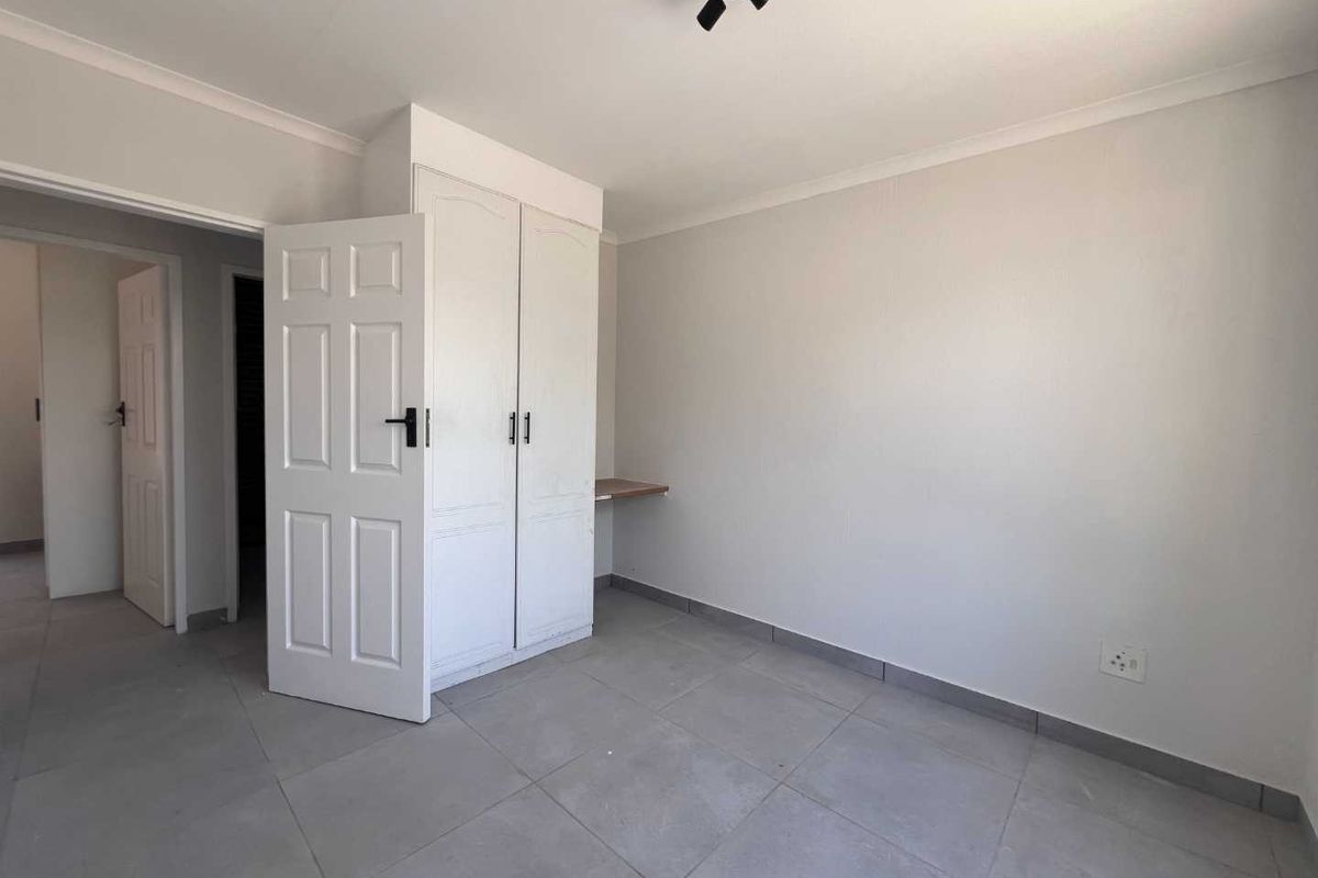 Fully Renovated Cluster Unit on Trinity School Doorstep - Photo 4