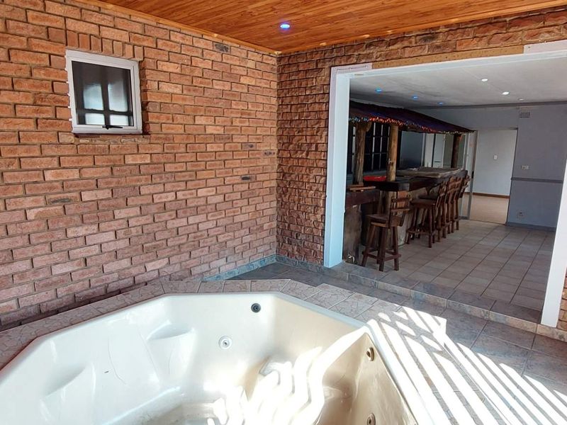 Entertainers’ Dream: 2 Thatch Lapa, Pool & Built-In Braai - Photo 10