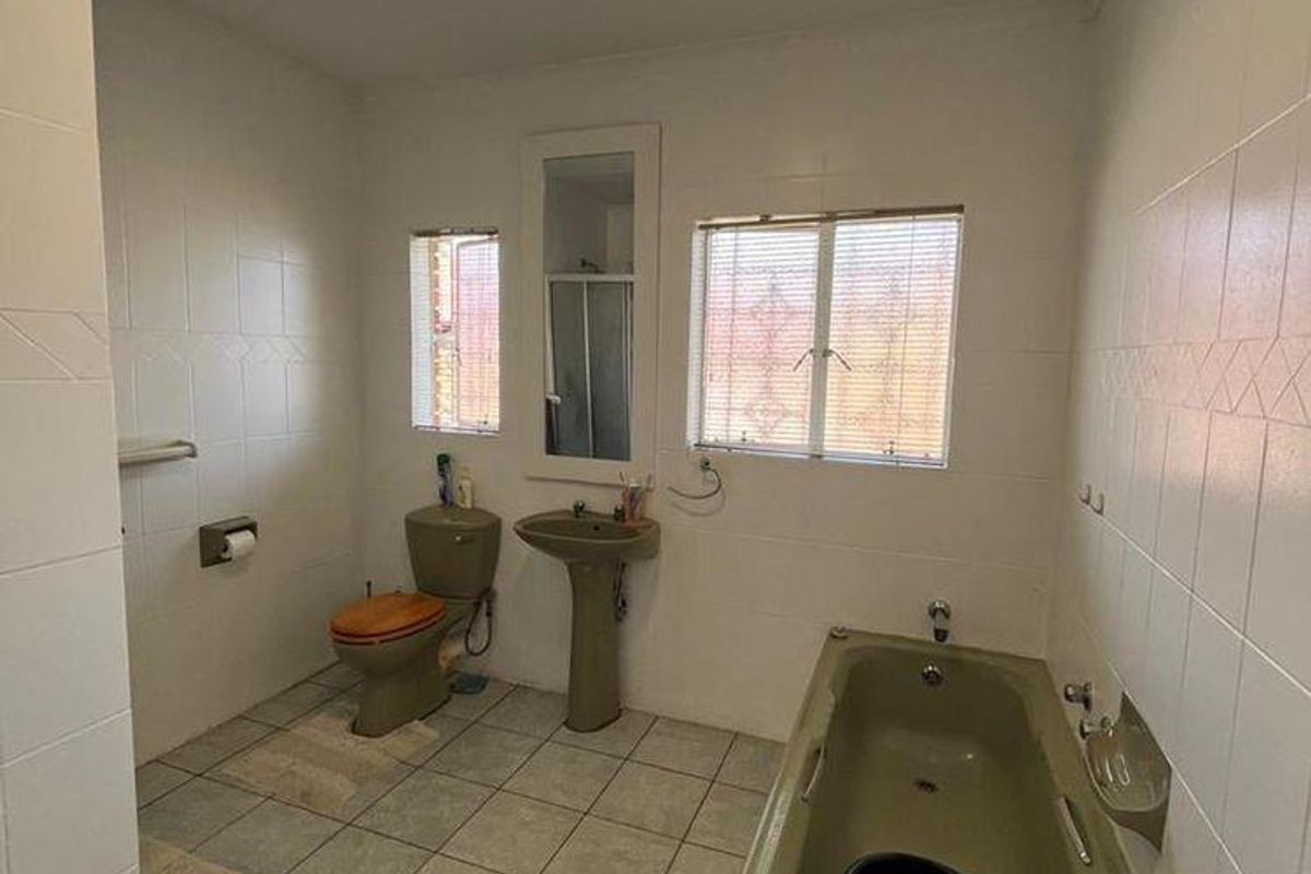 4 Bedroom 2 bathroom family home - Photo 3
