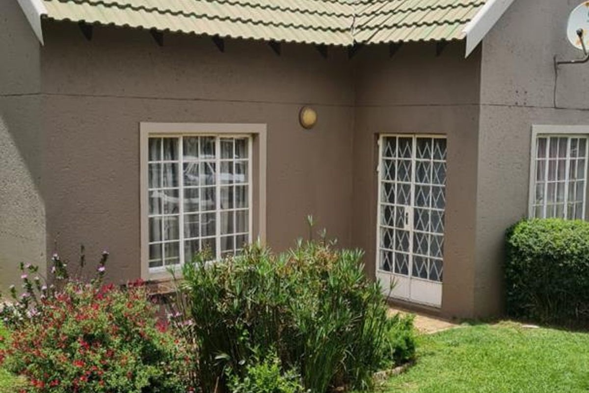 Neat Townhouse - Photo 4