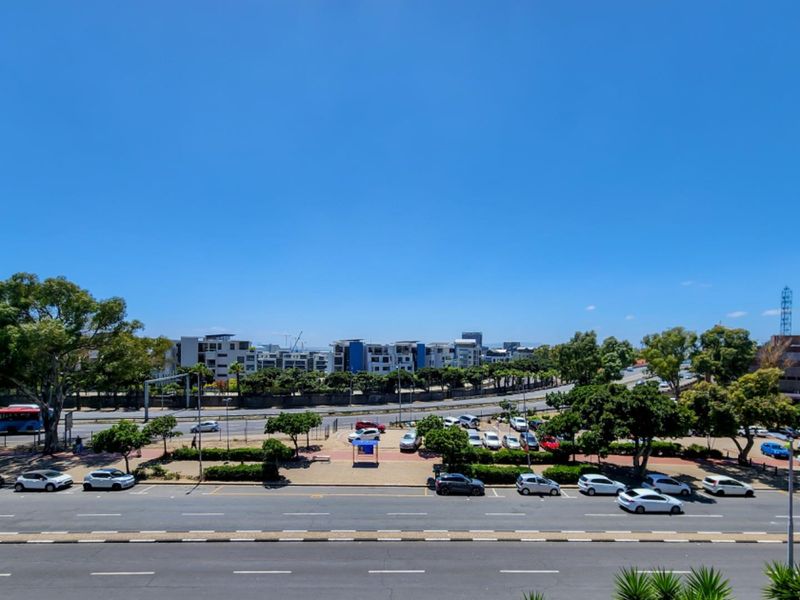 Sun Kissed Two Bedroom Apartment with Balcony and Garage - Photo 2