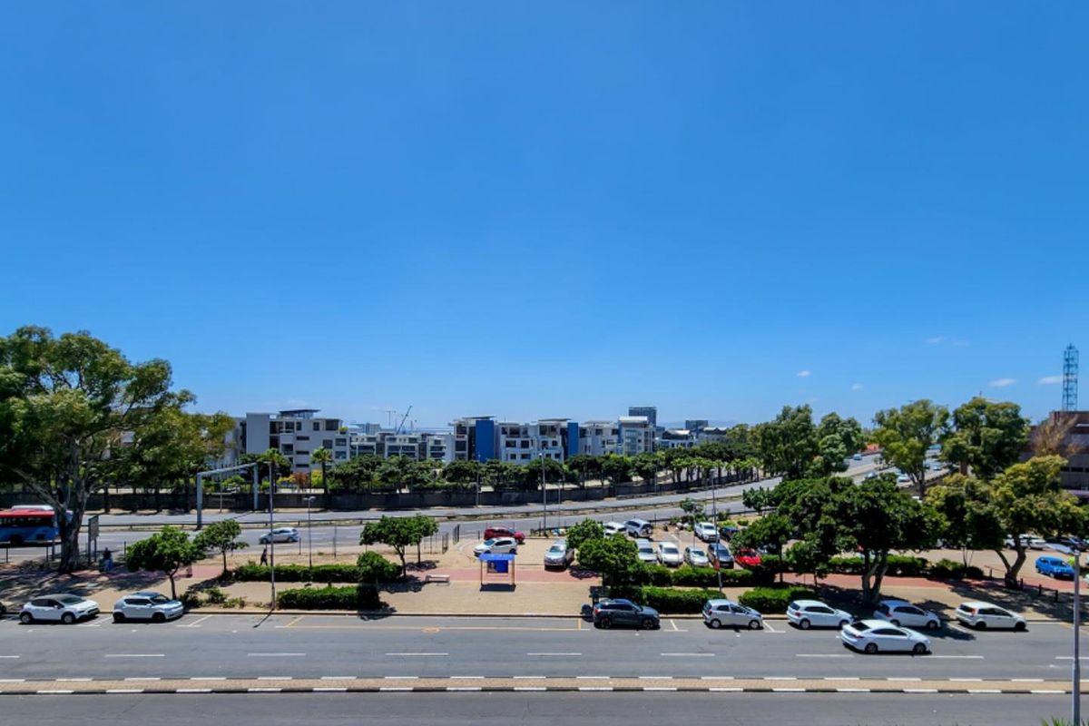 Sun Kissed Two Bedroom Apartment with Balcony and Garage - Photo 2