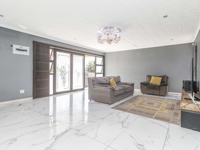 3 Bedroom House for Sale in  Cosmo City - Photo 9