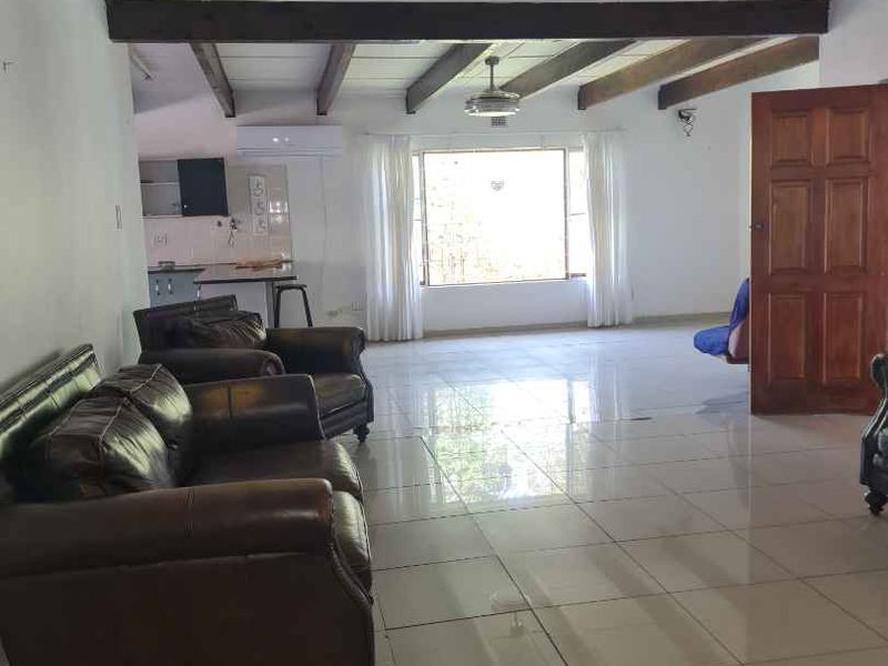 Ideal Family Home or Investment Opportunity 🏠 - Photo 2