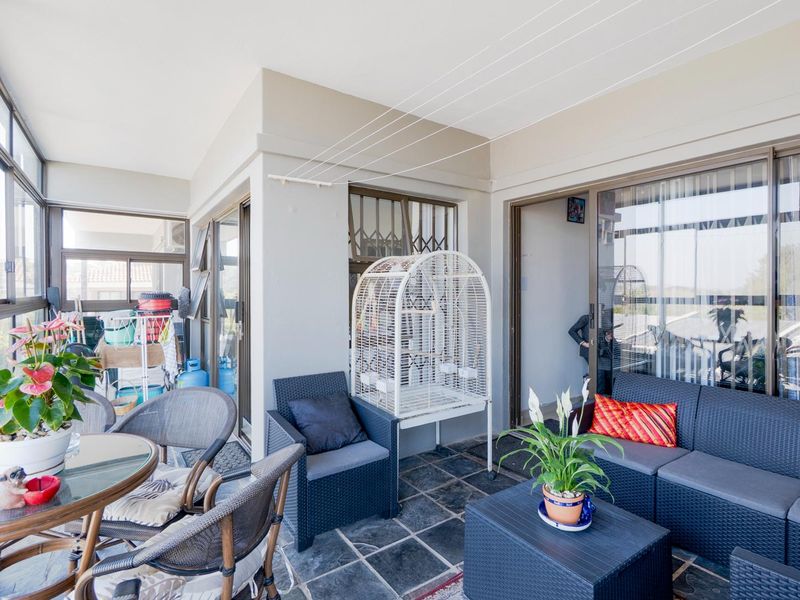 Sea Views and secure - Photo 4