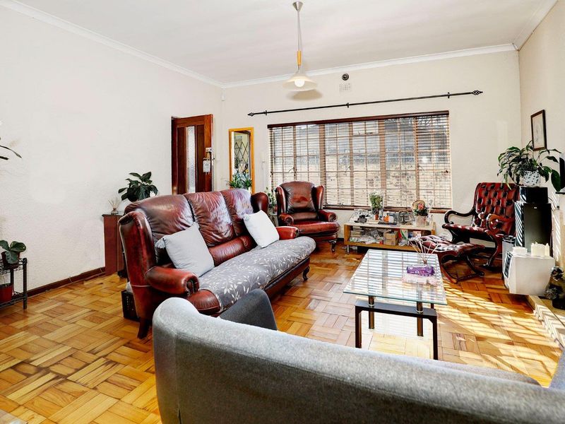 Family home in Vredelust - a few steps from Louis Leipoldt Medi-Clinic! - Photo 4