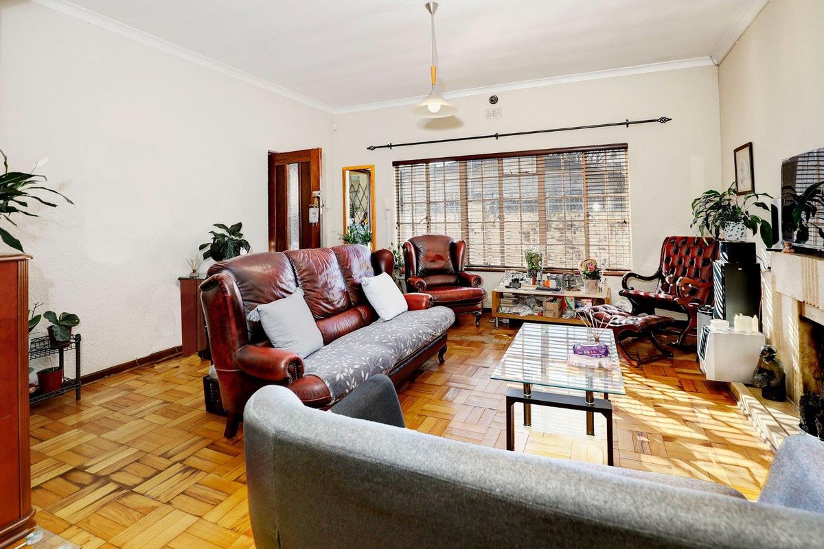 Family home in Vredelust - a few steps from Louis Leipoldt Medi-Clinic! - Photo 4