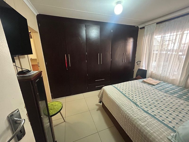 4 Bedroom Family House in Rosslyn Gardens - Photo 8