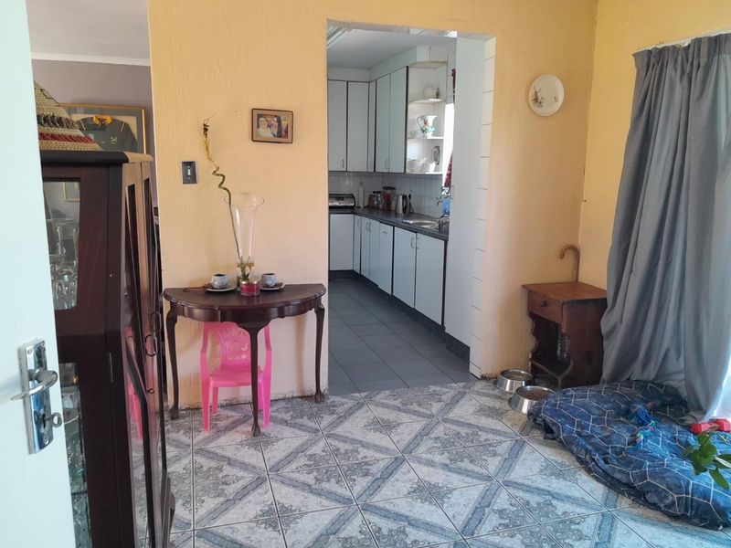 Three Bedroom Family Home For Sale in Brackendowns - Photo 7