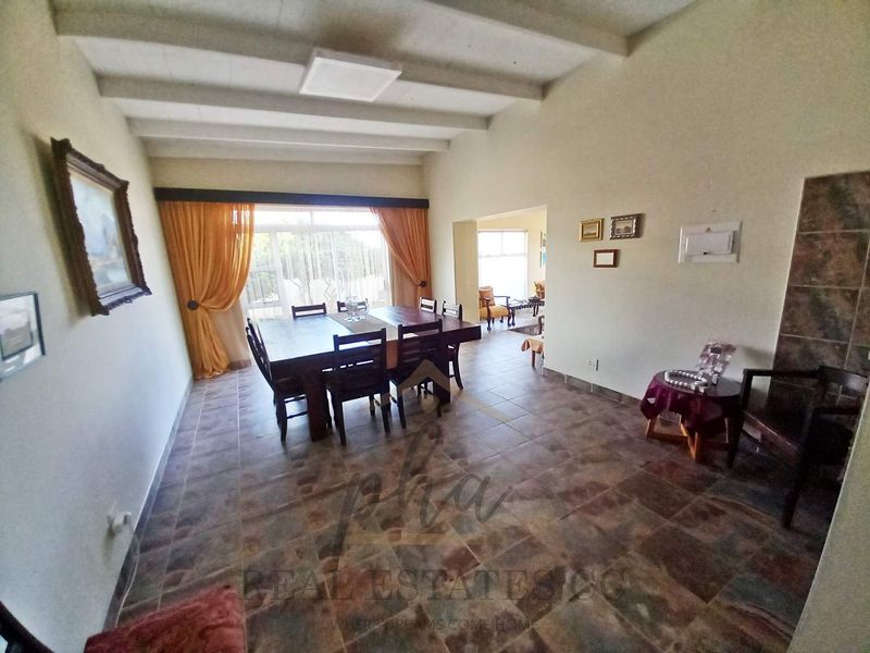 Family Home For Sale In Hentiesbay, Walking Distance From The Beach - Photo 5