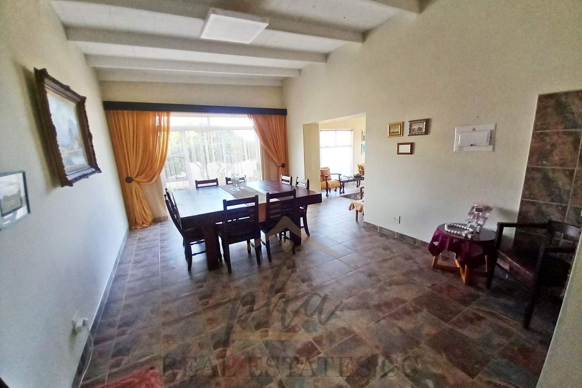 Family Home For Sale In Hentiesbay, Walking Distance From The Beach - Photo 5