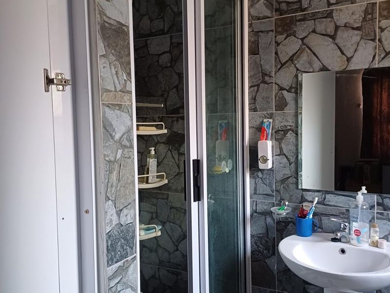 MODERN 3 BEDROOM HOUSE FOR SALE 10KM OUT OF WINDHOEK, BRAKWATER AREA: THORN VALLEY ESTATE - Photo 4