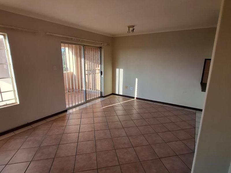 Spacious, secured unit in Mooikloof Ridge Estate - Photo 8