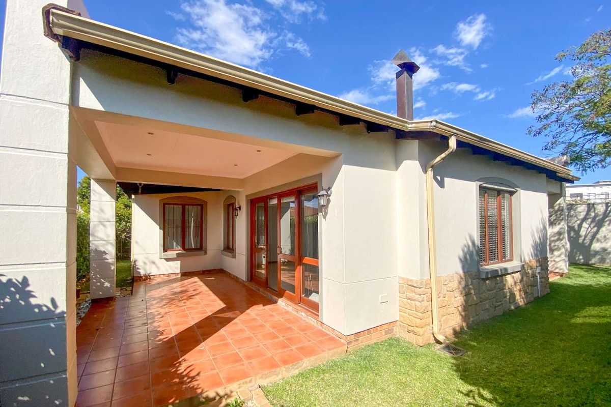 Charming Townhouse in Secure Sandton Village Estate, Paulshof - Photo 3