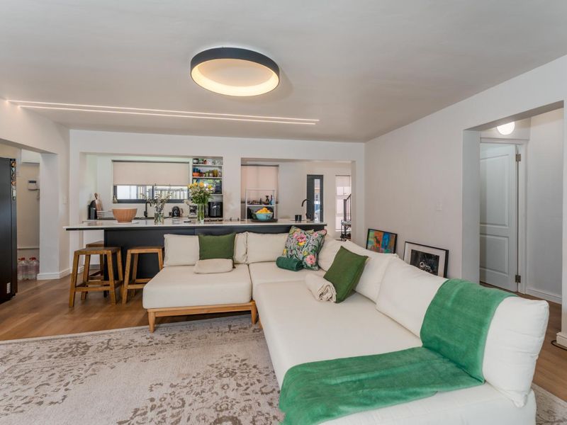 Brand new listing in ever popular Timour Hall - Photo 2