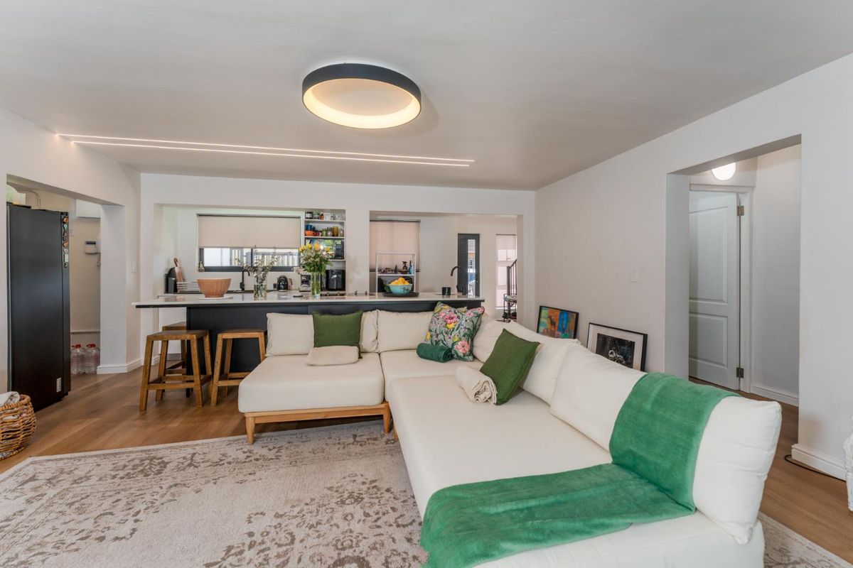 Brand new listing in ever popular Timour Hall - Photo 2