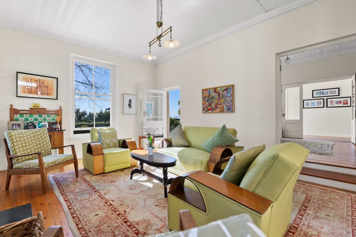 HERITAGE MEETS MODERN LIVING IN HIGGOVALE - Photo 5