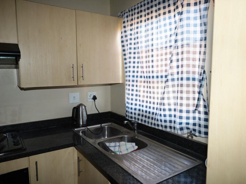 Two bedroom apartment in Germiston - Photo 8