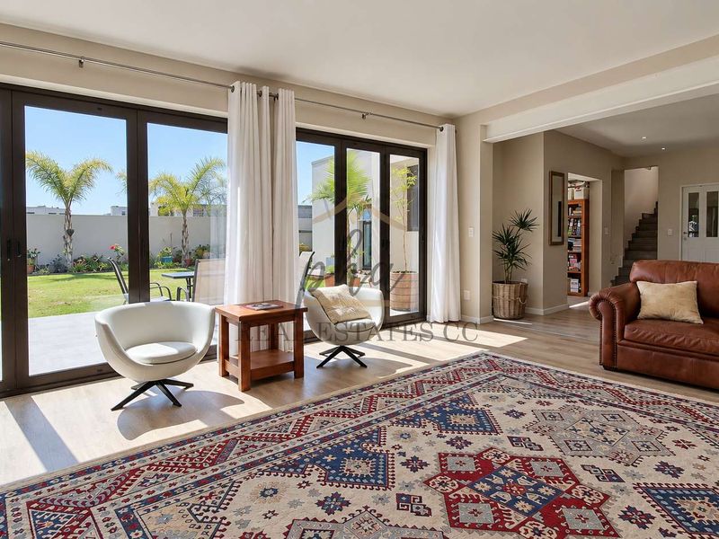SPACIOUS FAMILY HOME WITH SEPARATE FLAT FOR SALE – KRAMERSDORF, SWAKOPMUND - Photo 4