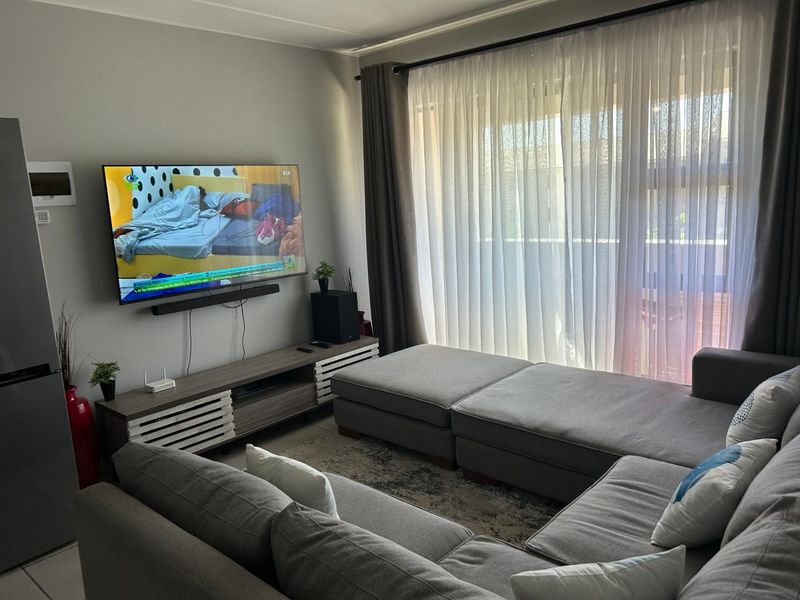 Cranes@Riverside Apartment with a balcony , 2 beds, 1 bath - Photo 5