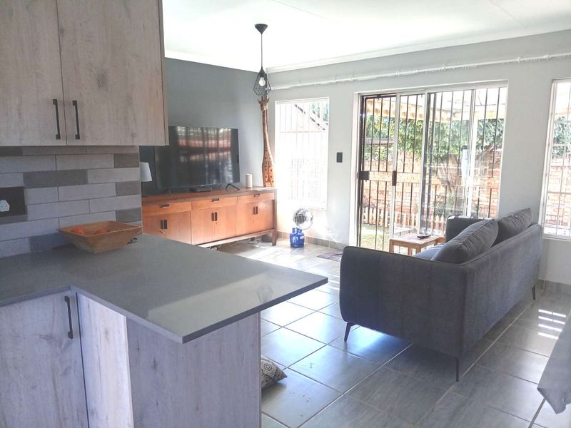 PICTURE PERFECT STARTNER OR SCALLING DOWN UNIT... - Photo 9